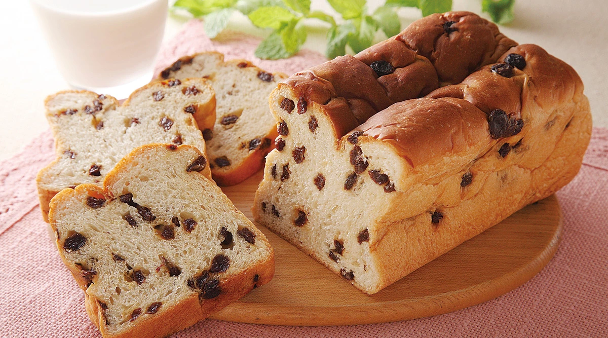 レーズンがたっぷり入っためちゃめちゃ！ぶどうぱん